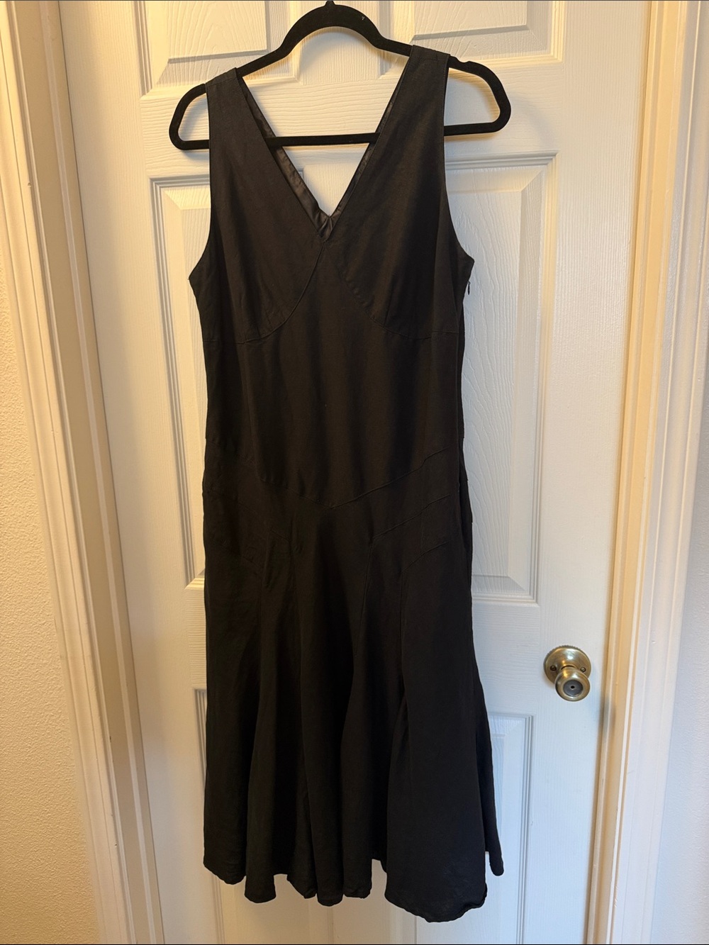 Sleeveless Black V-Neck Midi Dress
